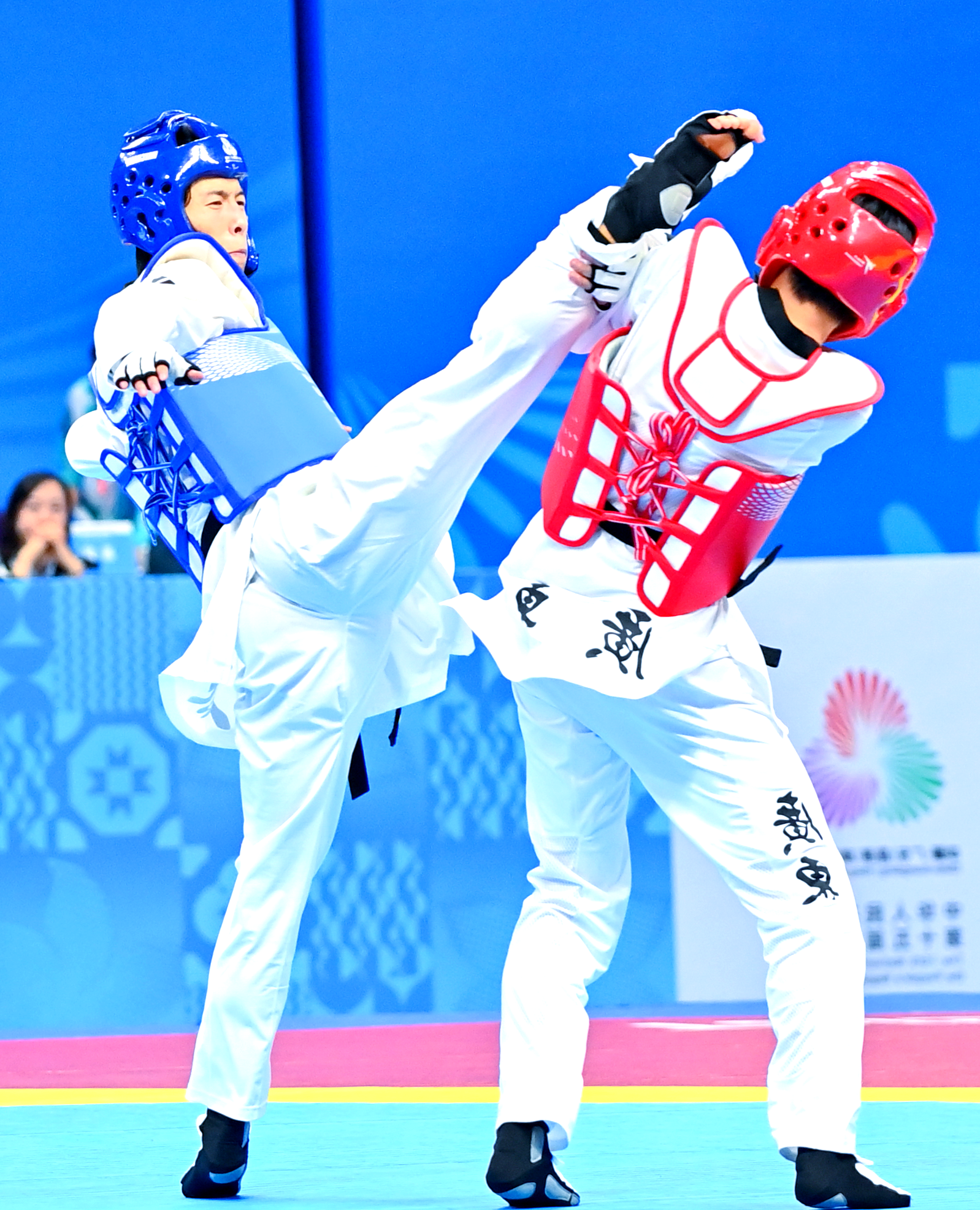 洋洋洒洒！紧张比赛时刻，强队实力相争