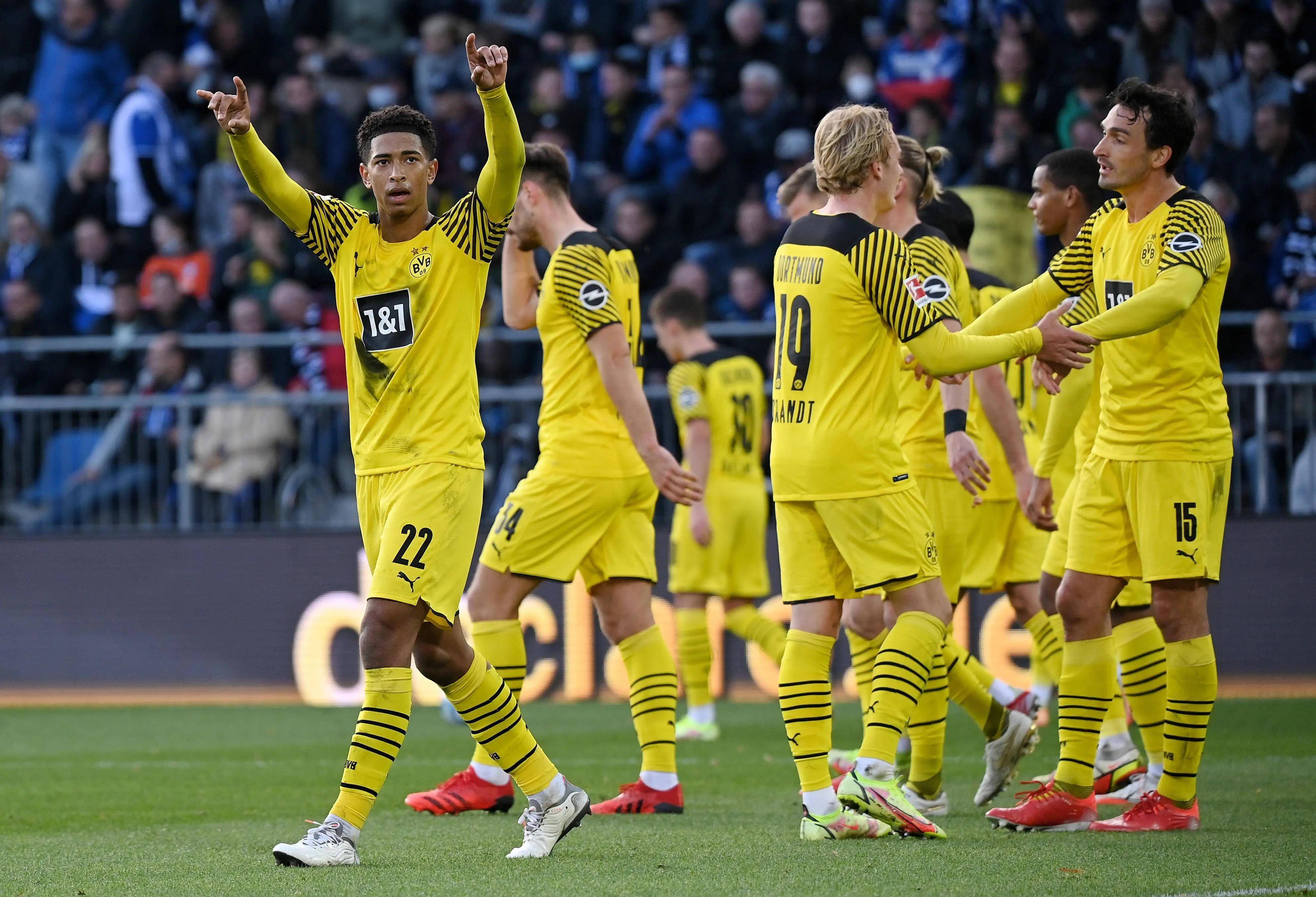 欧预赛赛场实力对决，胜负存疑的比赛令人紧张