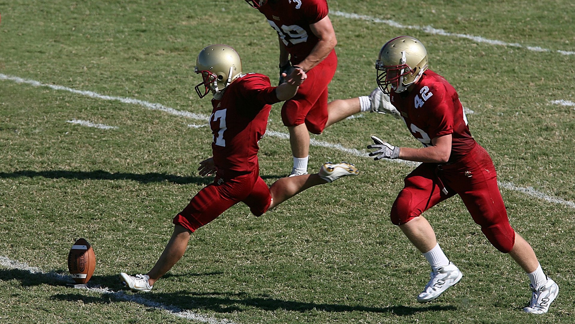 从加纳绝杀伊朗到卡马文加崛起，足球场上的关键先生如何定义历史