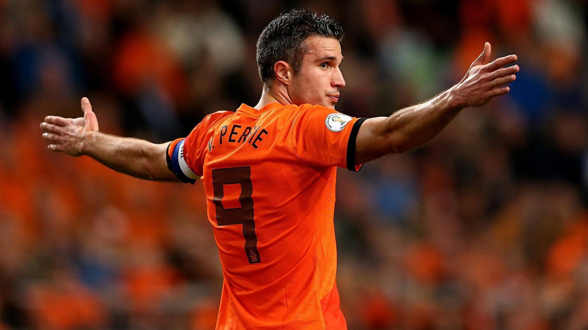 赛道与球场，霍勒迪的F1首胜与公牛队的节奏艺术